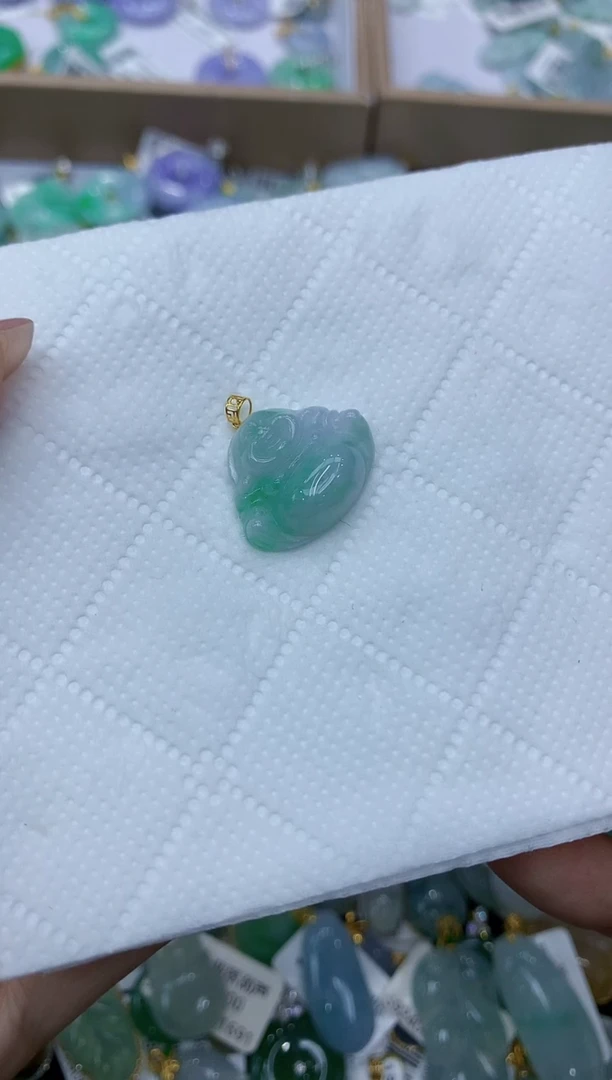 翡翠18K金镶嵌颈饰111111111