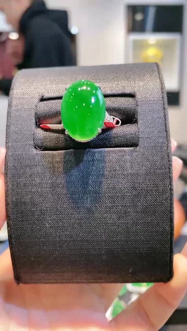 【闪购商品】翡翠颈饰18K金镶嵌A81天然A货翡翠戒指