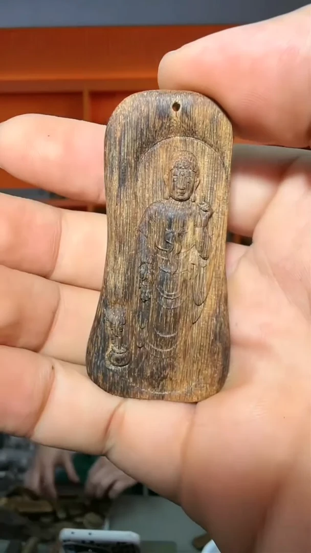 沉香吊坠141号红土双面雕菩萨多样性发一