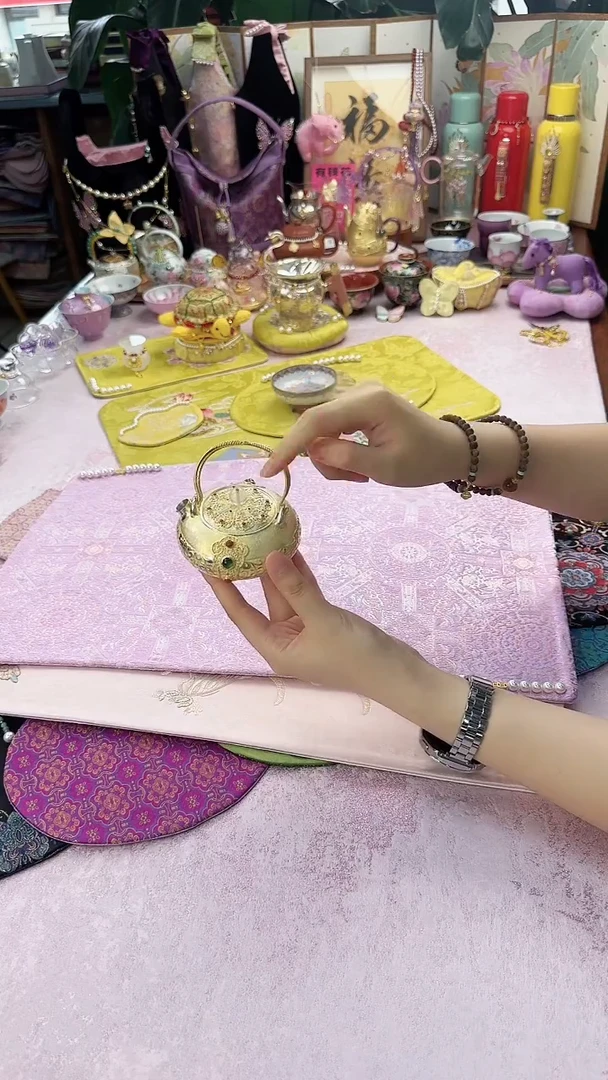 10 呆坐大唐花舞银壶