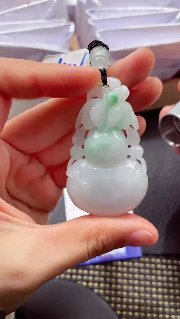 18K金镶嵌挂件翡翠888886666