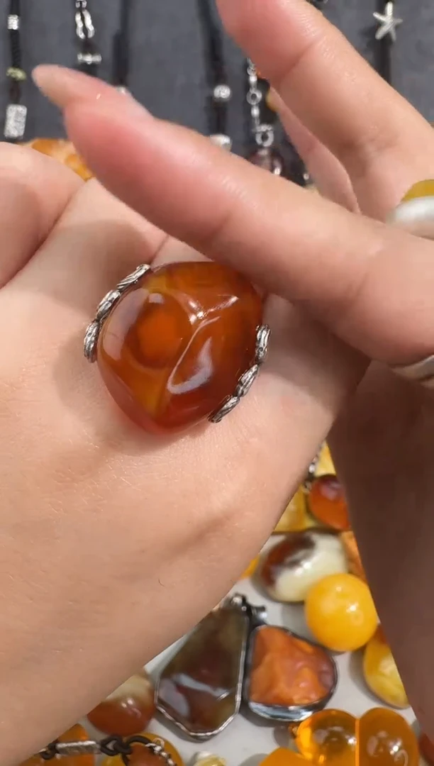 未镶嵌琥珀裸石琥珀