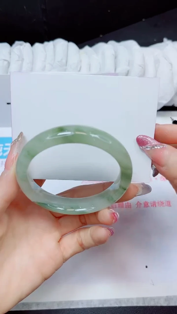 石英质玉手镯未镶嵌240