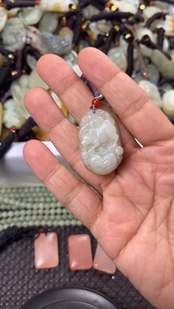 【闪购商品】和田玉颈饰未镶嵌多样性发货没有证书拍一发一有瑕