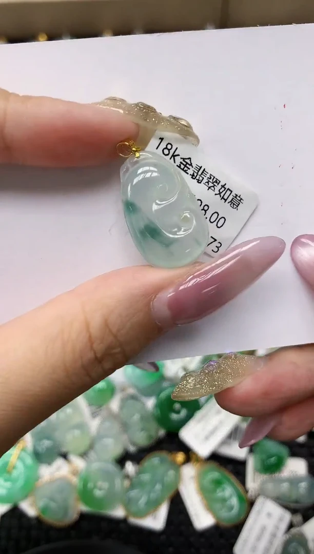 翡翠18K金镶嵌颈饰1111111111