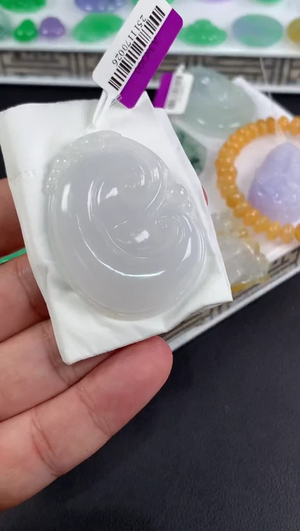 未镶嵌定制翡翠宇***。翡翠