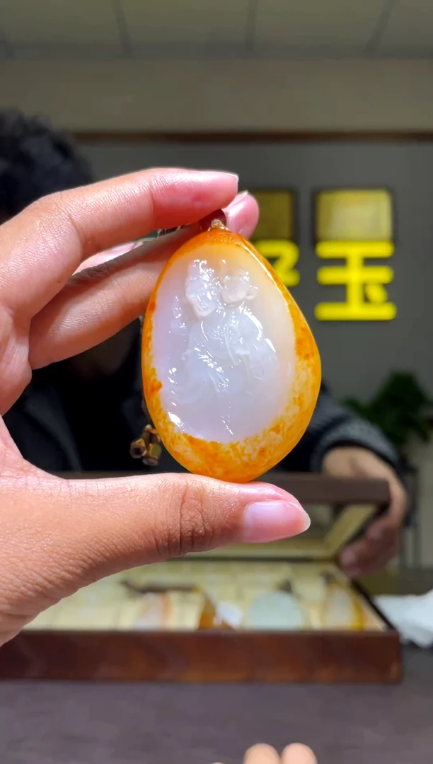 未镶嵌和田玉挂件京**际观音