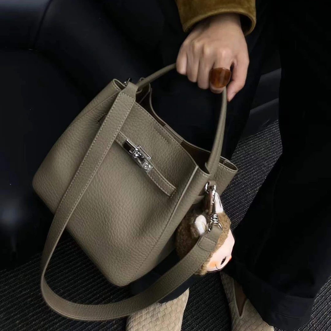 包包2025新款时尚复古软皮荔枝纹菜篮子水桶包爆款手提女包斜挎包