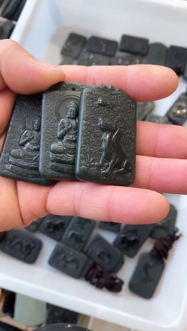 【闪购商品】和田玉吊坠(不含链)未镶嵌狗守护 随机发货