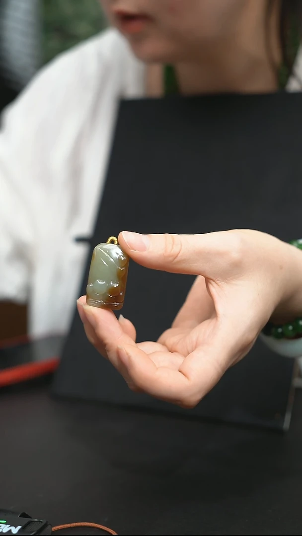 颈饰未镶嵌和田玉（糖玉）?****?颈饰 未镶嵌 和田玉（糖玉） ?*?