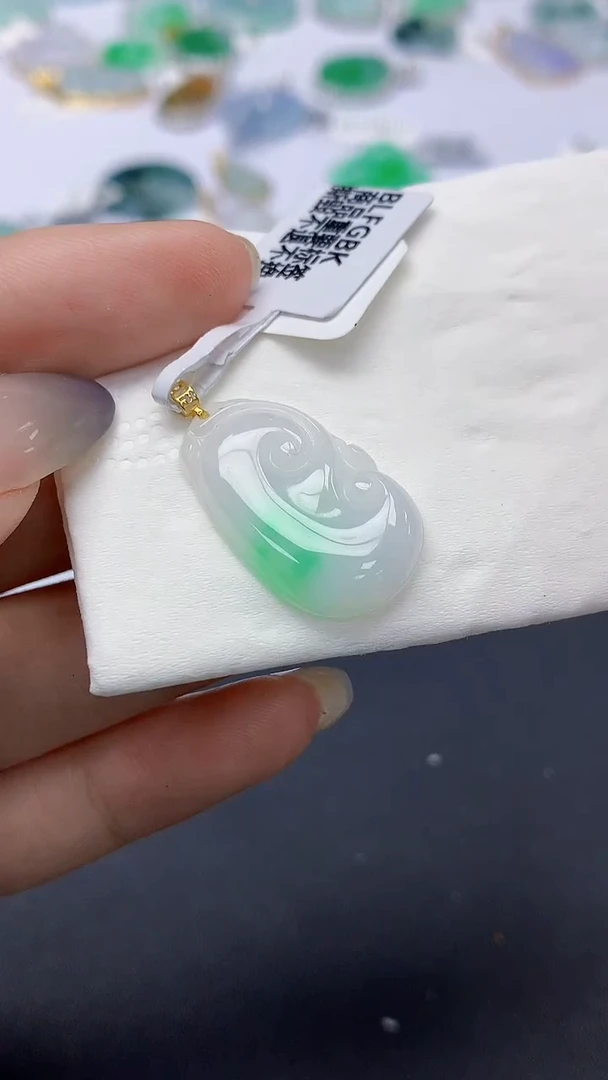 翡翠18K金镶嵌颈饰天然缅甸a货翡翠