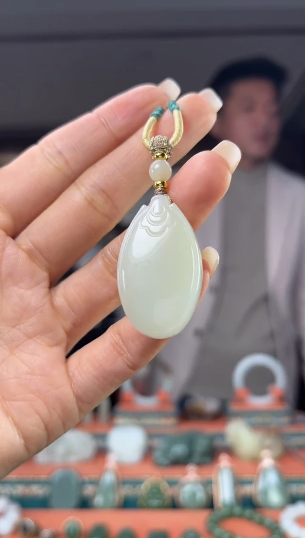 颈饰未镶嵌和田玉佩佩