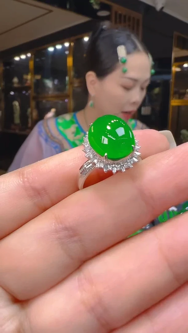 18K金镶嵌戒指翡翠082
