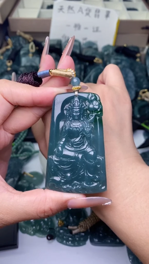 颈饰未镶嵌翡翠