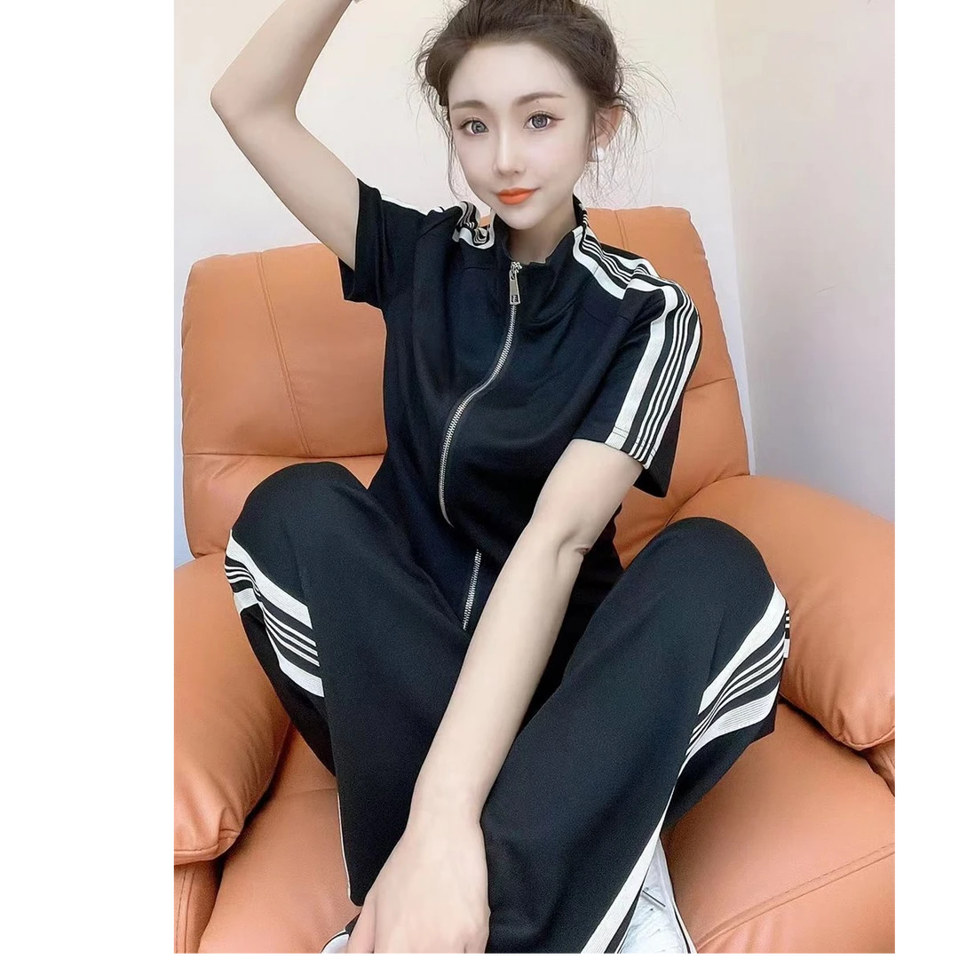 时尚流行运动休闲套装2025夏季款修身短袖网红时尚新款出游服装女