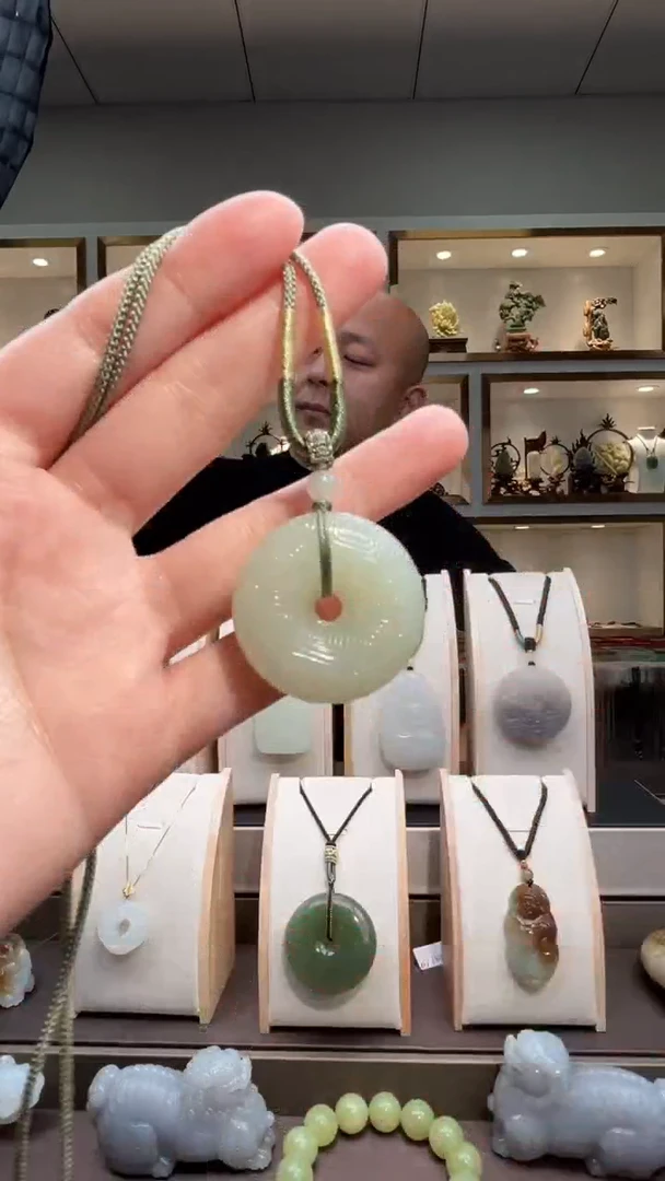 颈饰未镶嵌和田玉苏