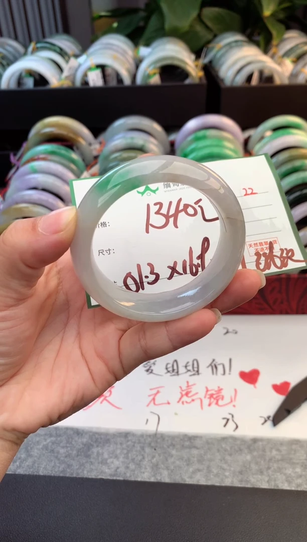 未镶嵌定制翡翠毛货需精细抛光+多人