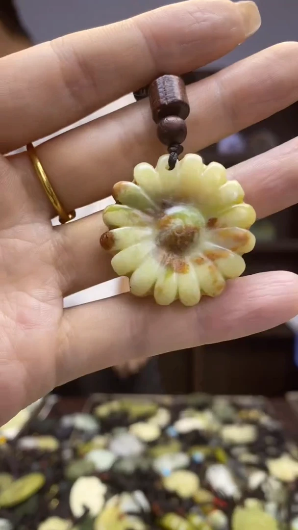 未镶嵌岫玉挂件