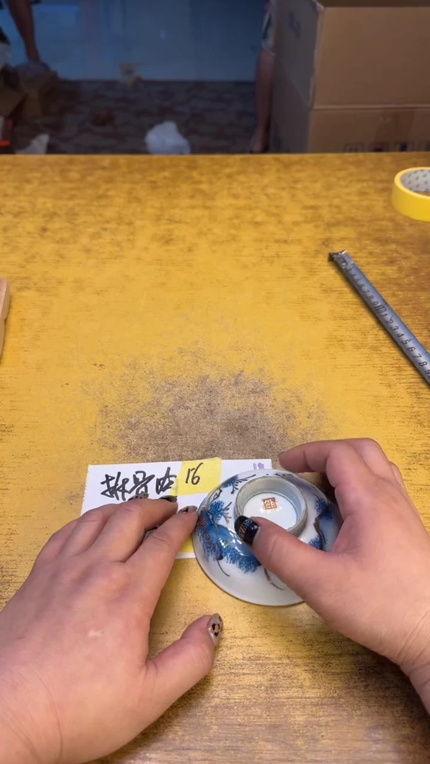 鱼**忆瓷器瓷器瑕疵破破16拆二斤碗
