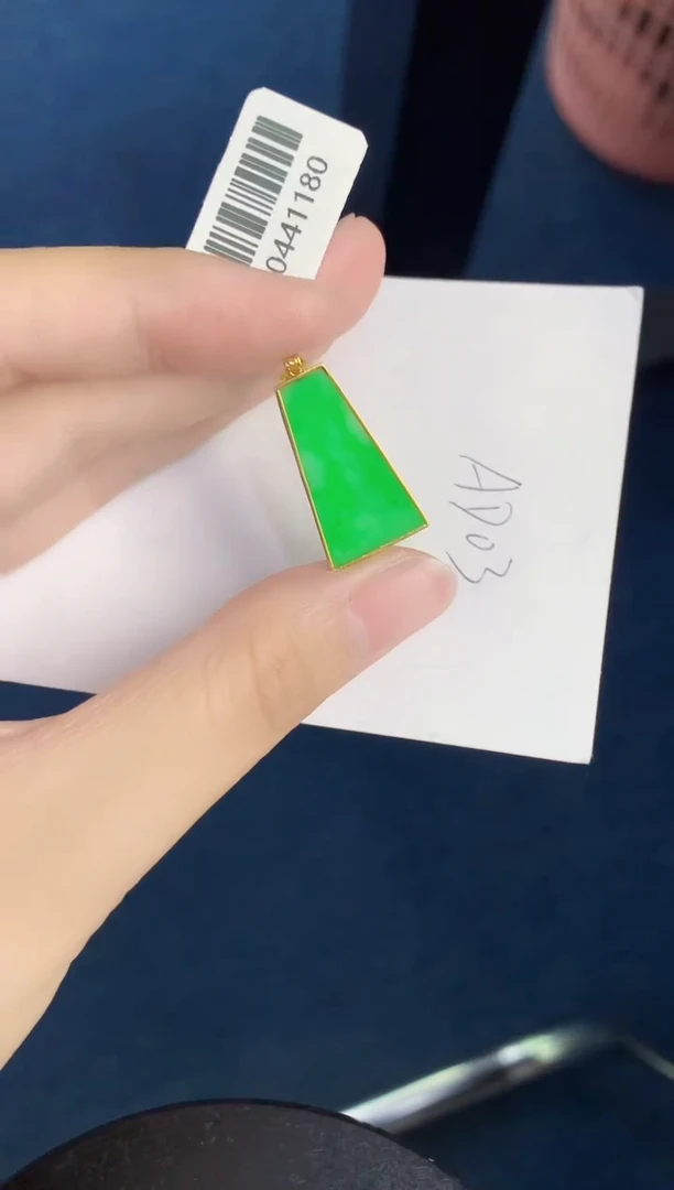 翡翠18K金镶嵌颈饰天然翡翠緬甸A貨