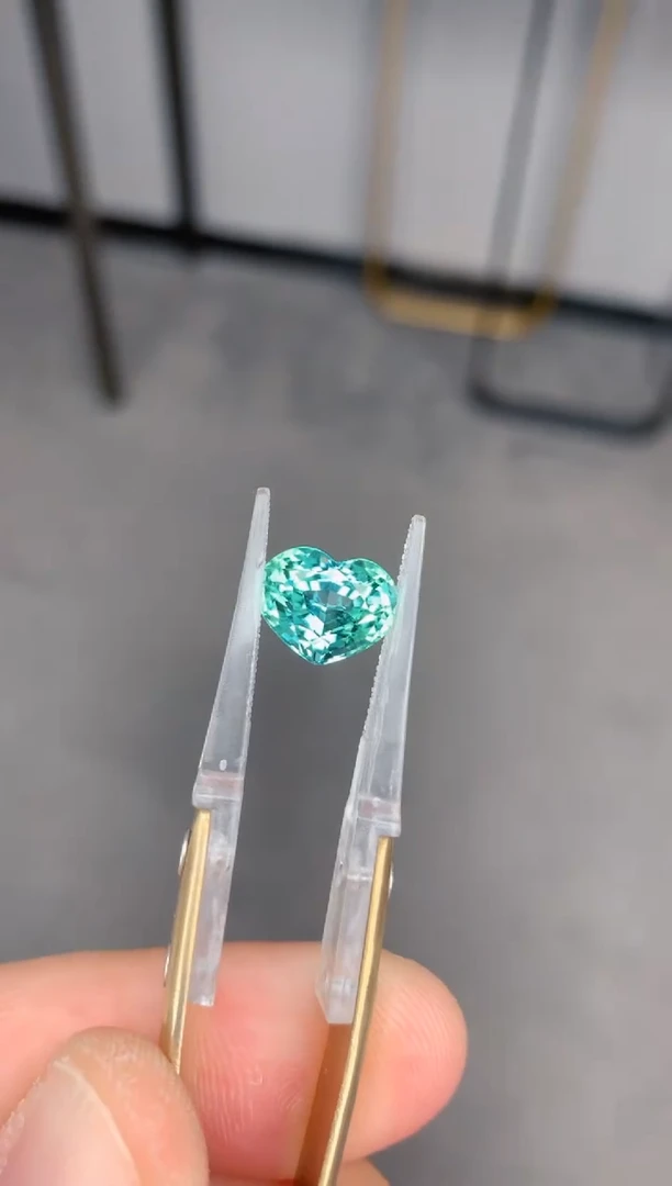 未镶嵌裸石碧玺4ct 拉贡碧玺