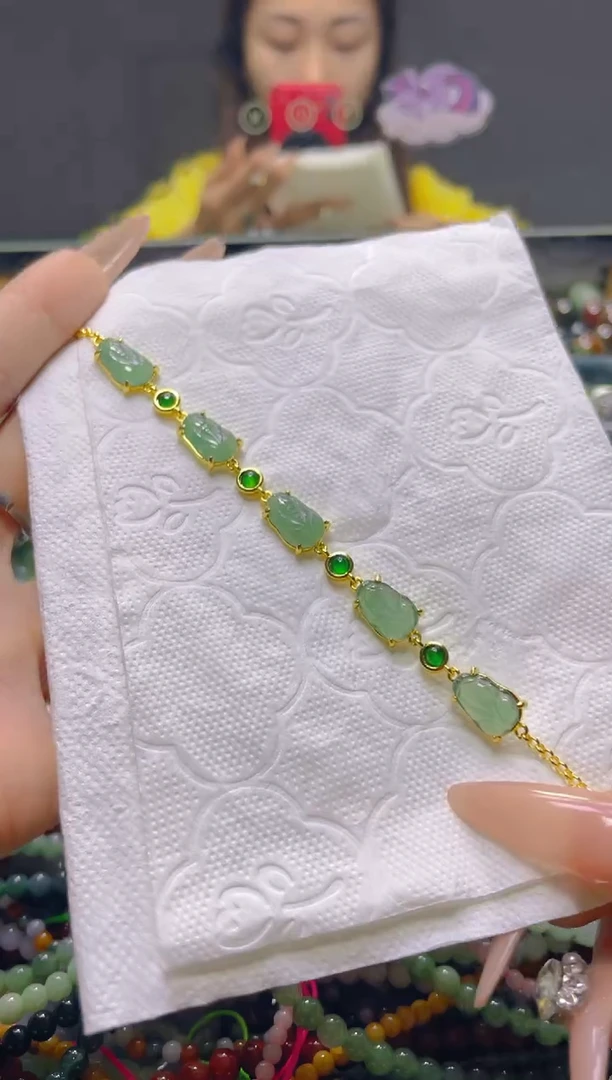 颈饰未镶嵌翡翠/C/翡翠A货，一件也是批发价