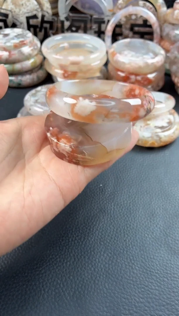 未镶嵌手镯（圆镯）石英质玉58