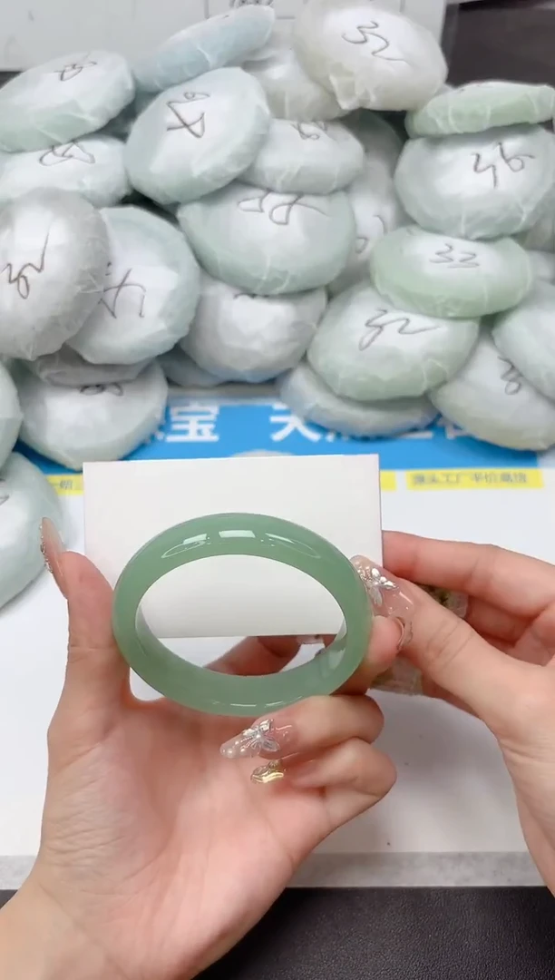 未镶嵌手镯石英质玉223-54.3