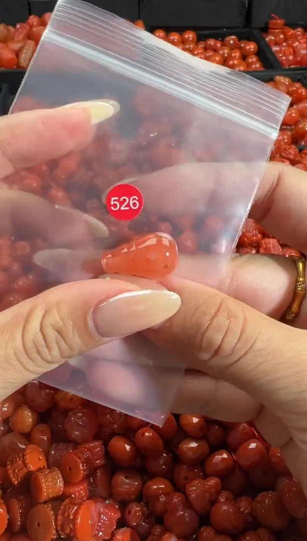 颈饰未镶嵌南红玛瑙1