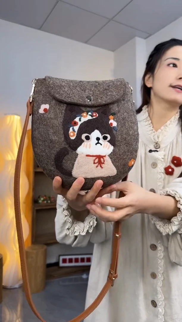 羊毛非遗纯手工包  蛋蛋包花环猫咪