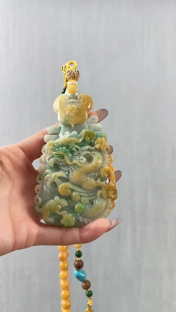 翡翠未镶嵌颈饰琵琶