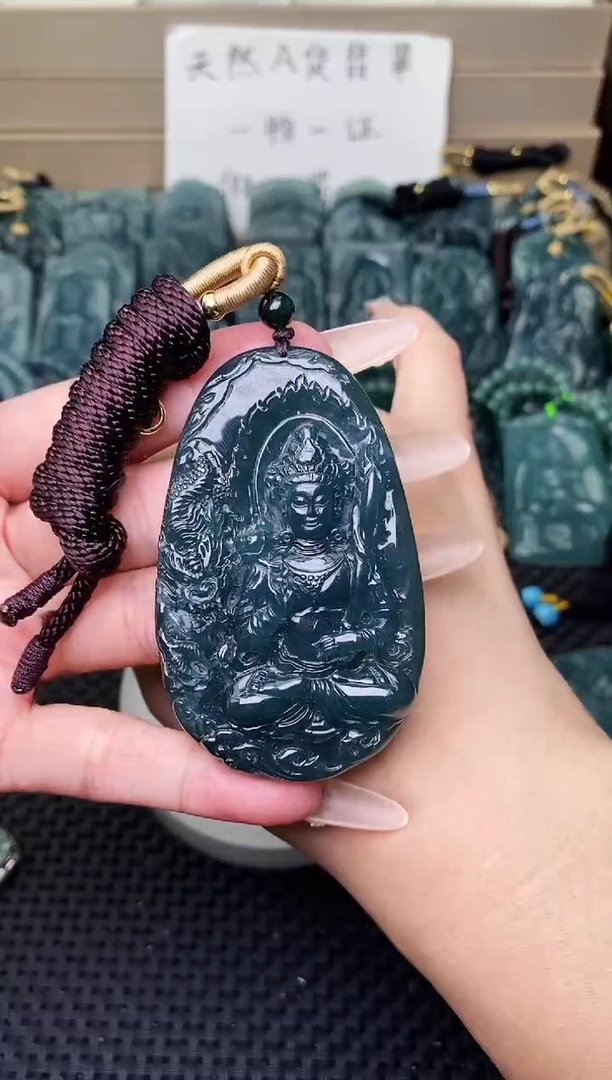 颈饰未镶嵌翡翠