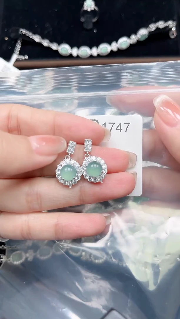 【闪购商品】翡翠颈饰未镶嵌1747赠皮绳