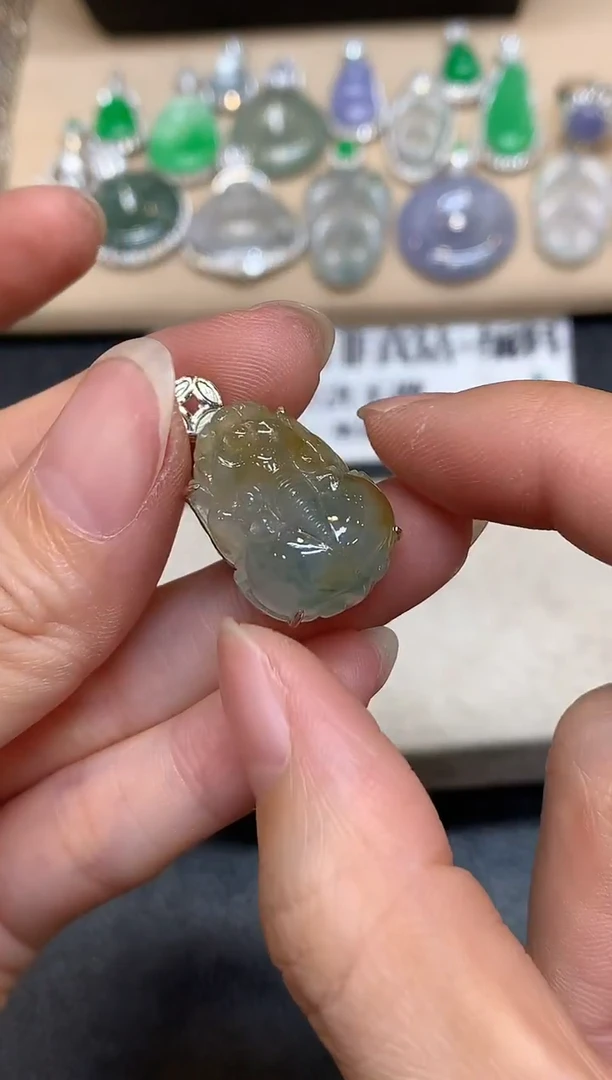 颈饰18K金镶嵌翡翠谭****i貔貅【无服务费排队