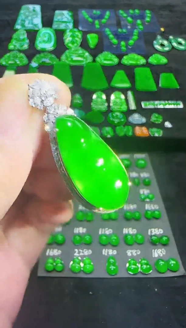 18K金镶嵌裸石翡翠福豆天然翡翠A货