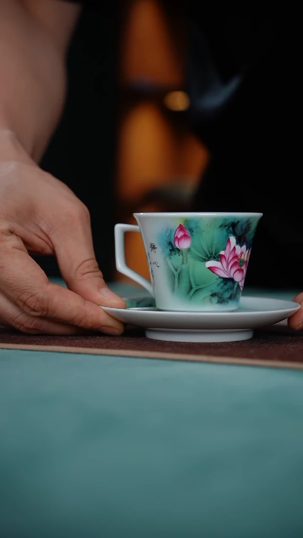 83-1荷叶带把咖啡杯（周永兵）