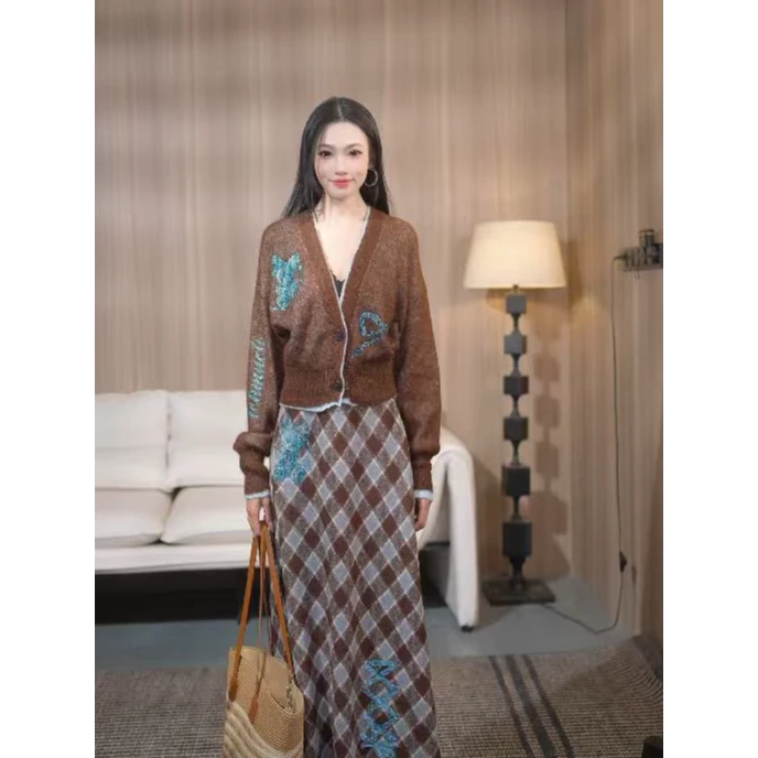 TCH私服秋款时尚休闲风烫钻淑女咖色针织开衫T75C43E5042轻奢tch
