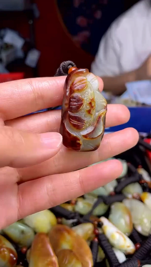 和田玉未镶嵌颈饰1