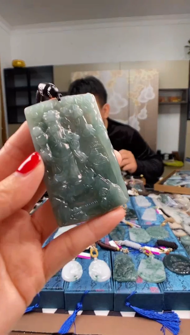 颈饰未镶嵌翡翠 多样性发其一