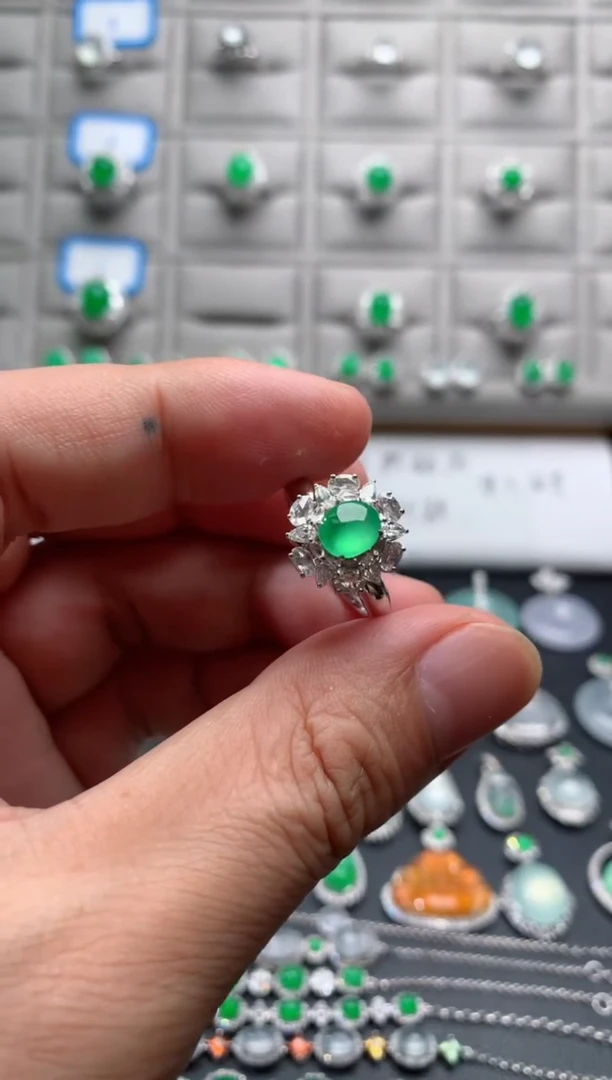 18K金镶嵌戒指翡翠18K翡翠