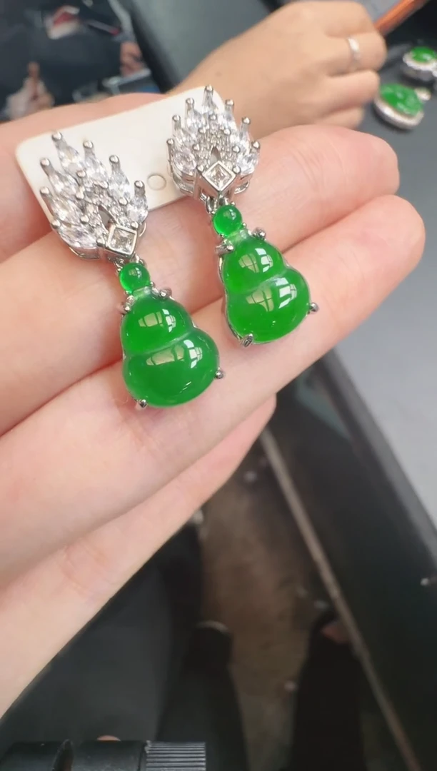 未镶嵌定制翡翠翡翠A货有轻微色差属于正常现象，耳坠1