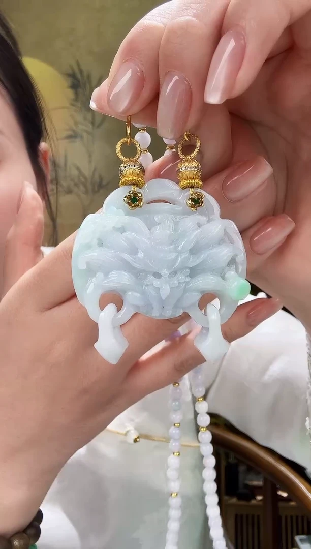 颈饰未镶嵌翡翠吊坠