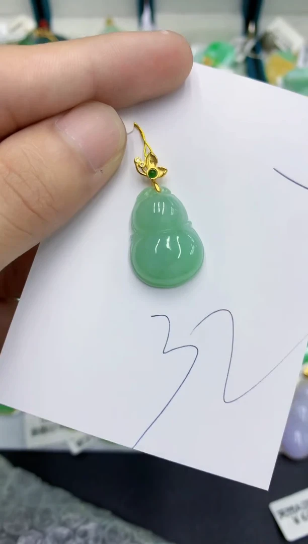 翡翠挂件未镶嵌翡翠