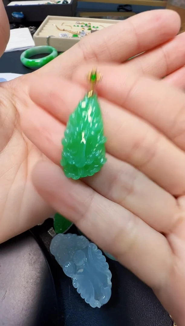吊坠(不含链)18K金镶嵌翡翠2800