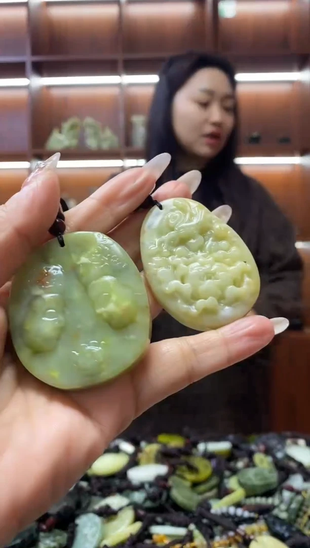 未镶嵌岫玉吊坠拍一发二