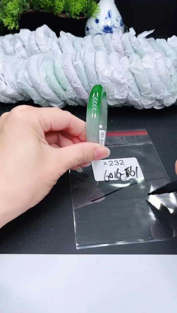 未镶嵌手镯翡翠232