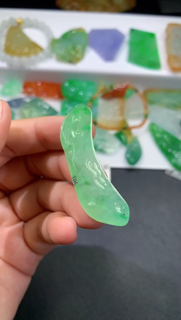 颈饰未镶嵌翡翠686