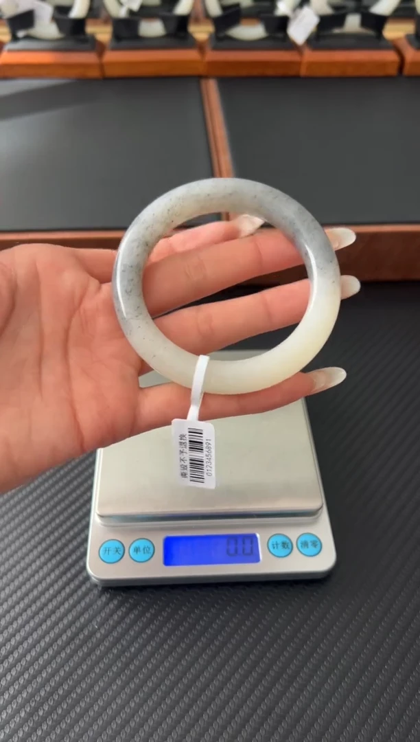 未镶嵌手镯和田玉黑山微色差57+Mm