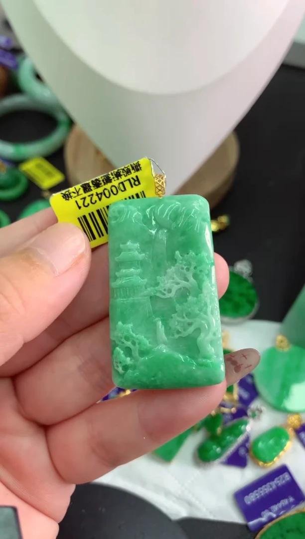 翡翠18K金镶嵌颈饰挂件