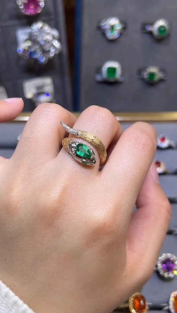 【闪购商品】祖母绿戒指18K金镶嵌/0.6ct/灵蛇